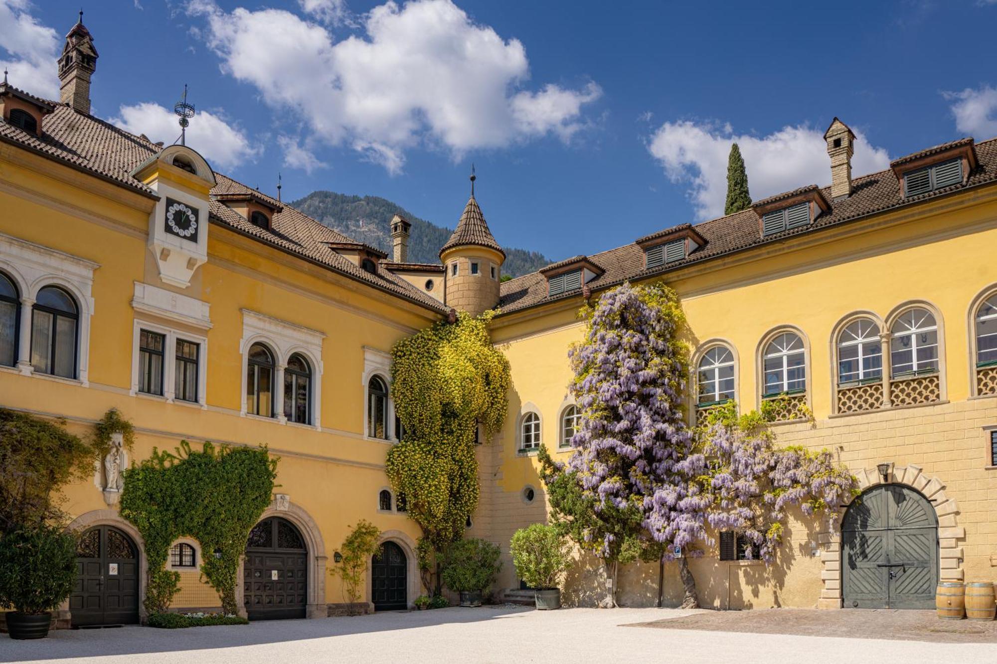Castel Sallegg Suites Adults Only Caldaro Luaran gambar